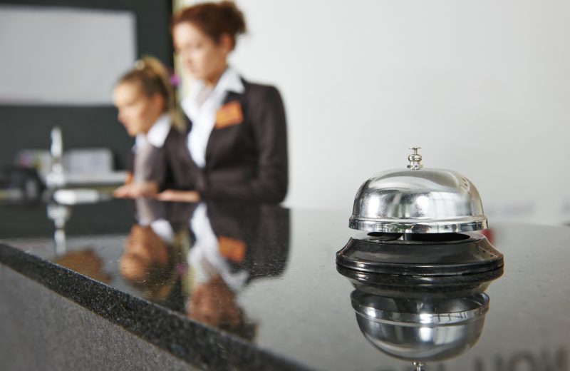 Los hoteleros exponen a los reyes su inquietud por el derrumbe del turismo
