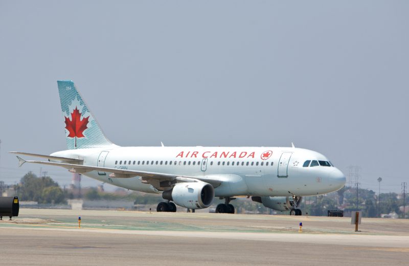 Air Canada perdió 745 millones de dólares en el primer trimestre por COVID-19