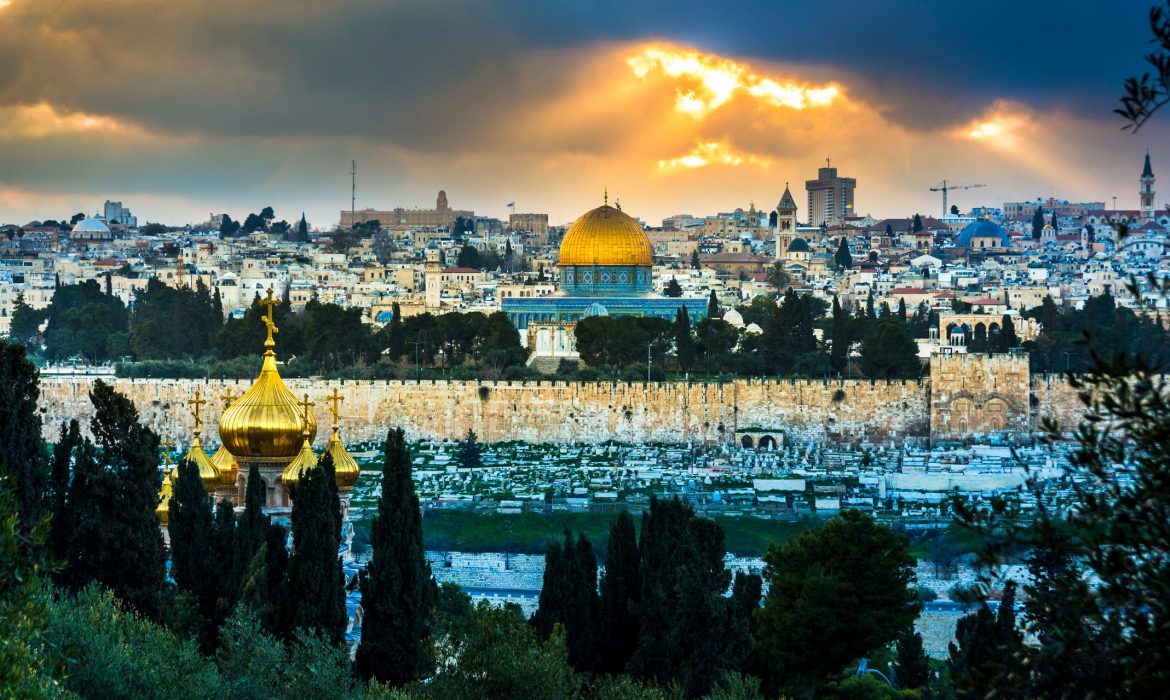 Israel, easing restrictions, seeks new “coronavirus normal”