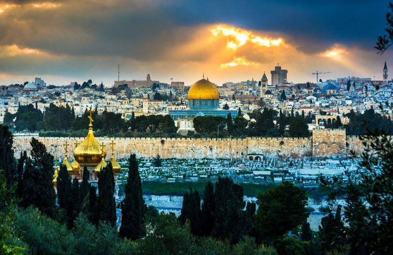 Israel, easing restrictions, seeks new “coronavirus normal”