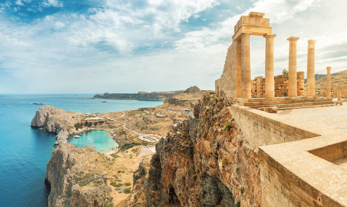 Greece reopens cafes, restaurants as summer season nears