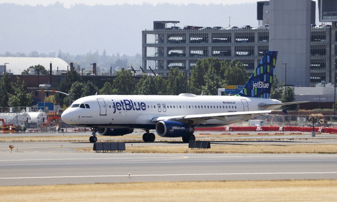 JetBlue, Spirit can suspend some U.S. flights through Sept. 30, government says