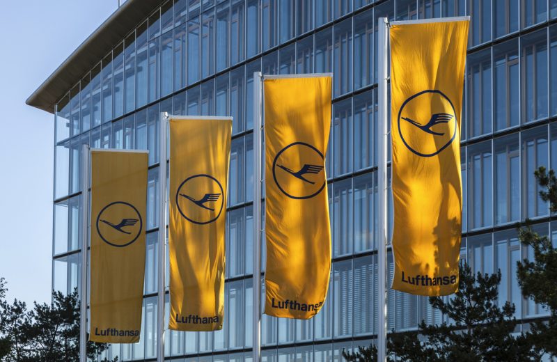 Lufthansa investors back $10 bln German government rescue