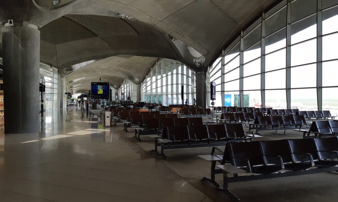 Jordan delays resuming international flights after COVID-19 surge abroad