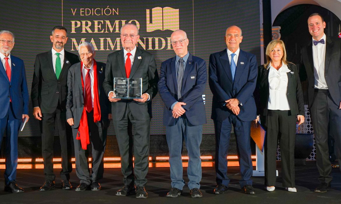 The Mayor of Malaga, Francisco de la Torre receives the Maimónides Award